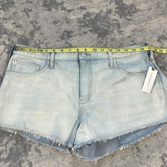 NWT Pilcro Anthropology Denim Micro Jean Shorts Light Wash Cut Off Sz 30 - Picture 8 of 14